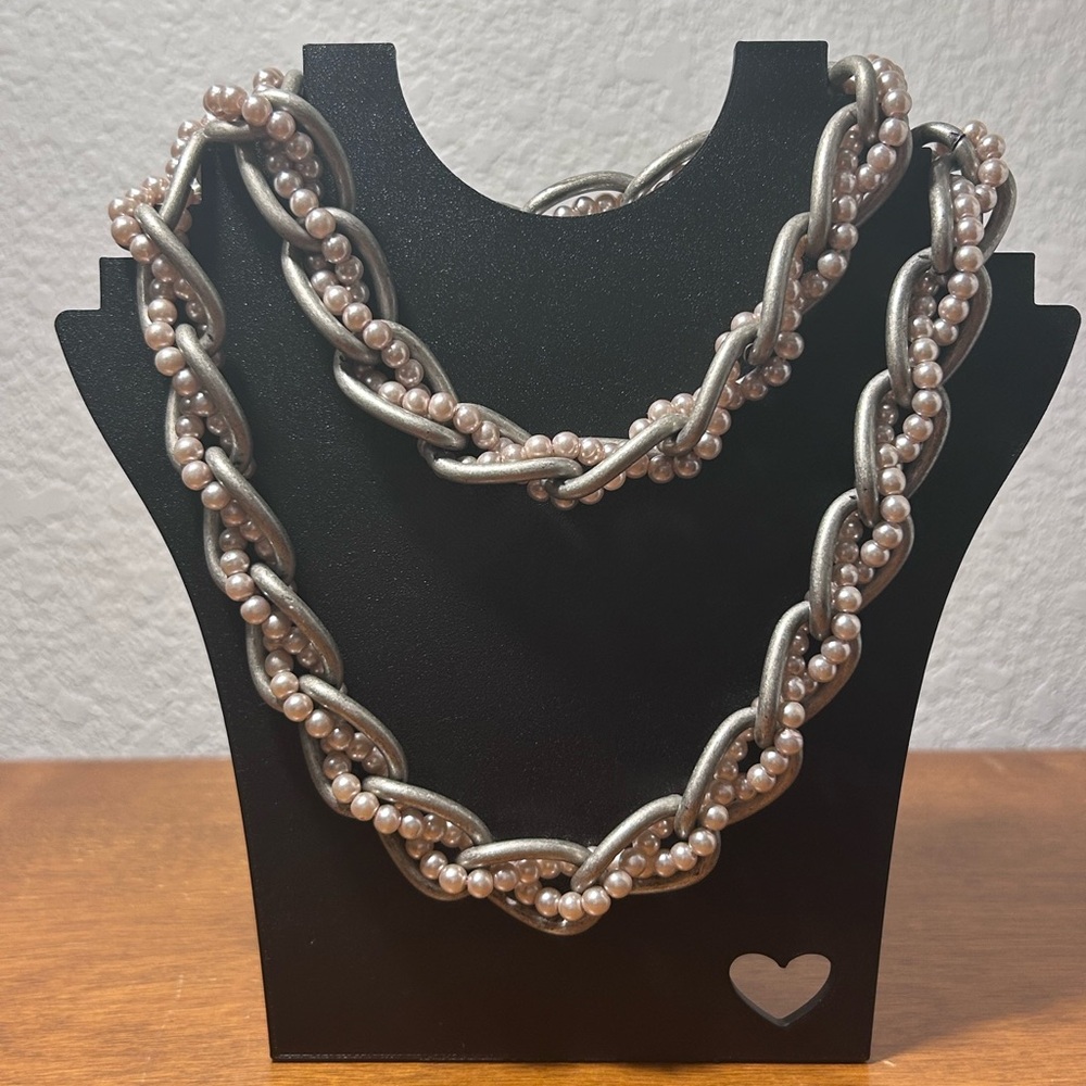 Vintage Elegant Silver and Pearl Necklace B7